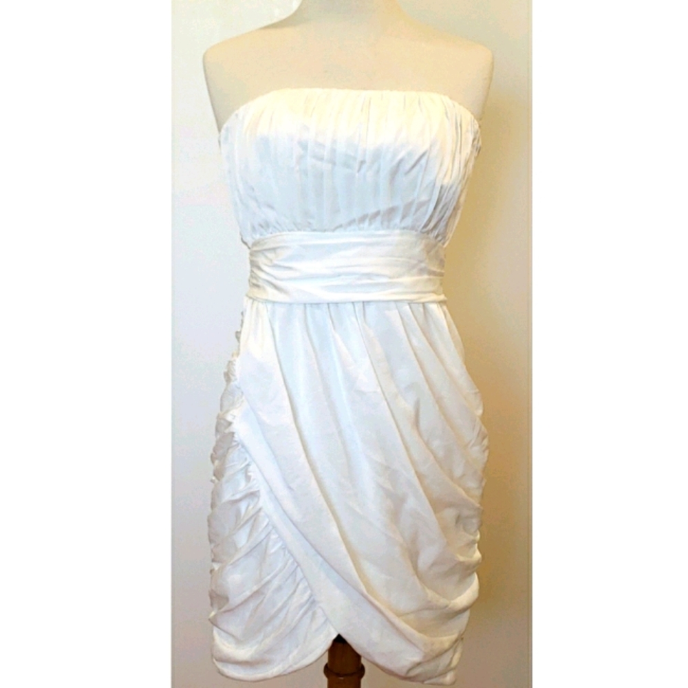 H&M White Fitted Rushed Mini Strapless Dre…